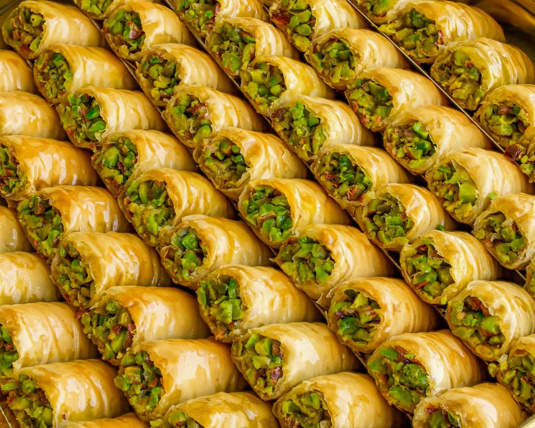 Arabic Sweet Semiramis Pistachios rolls 500g - Memas Dessert